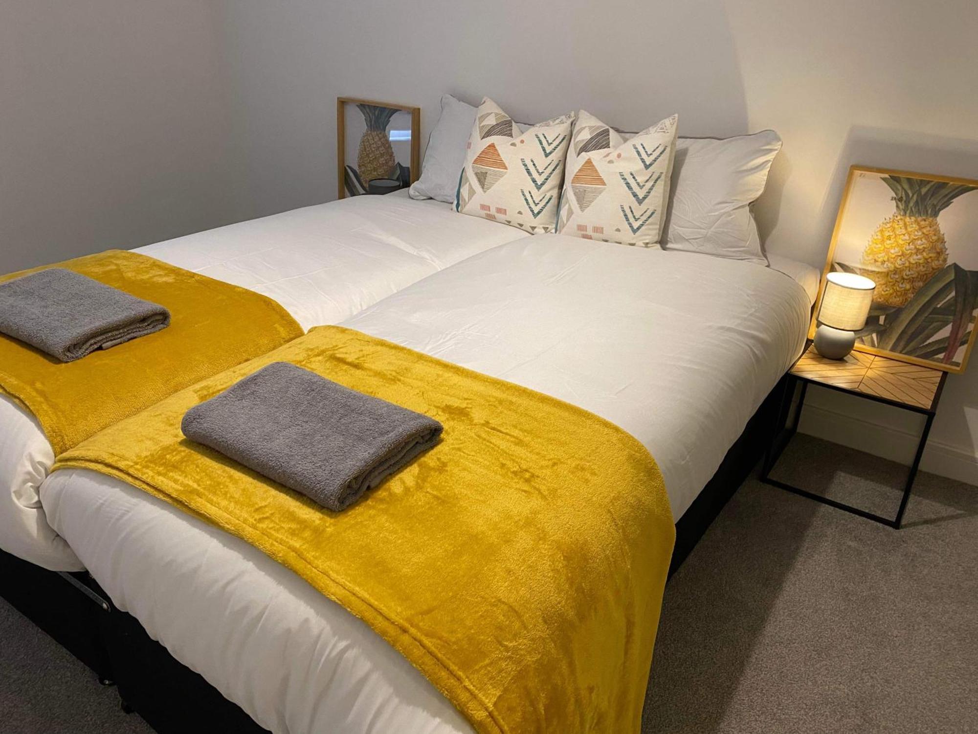 Crawley 2Bed Apartament Close To Gatwick Airport Copthorne  Zewnętrze zdjęcie