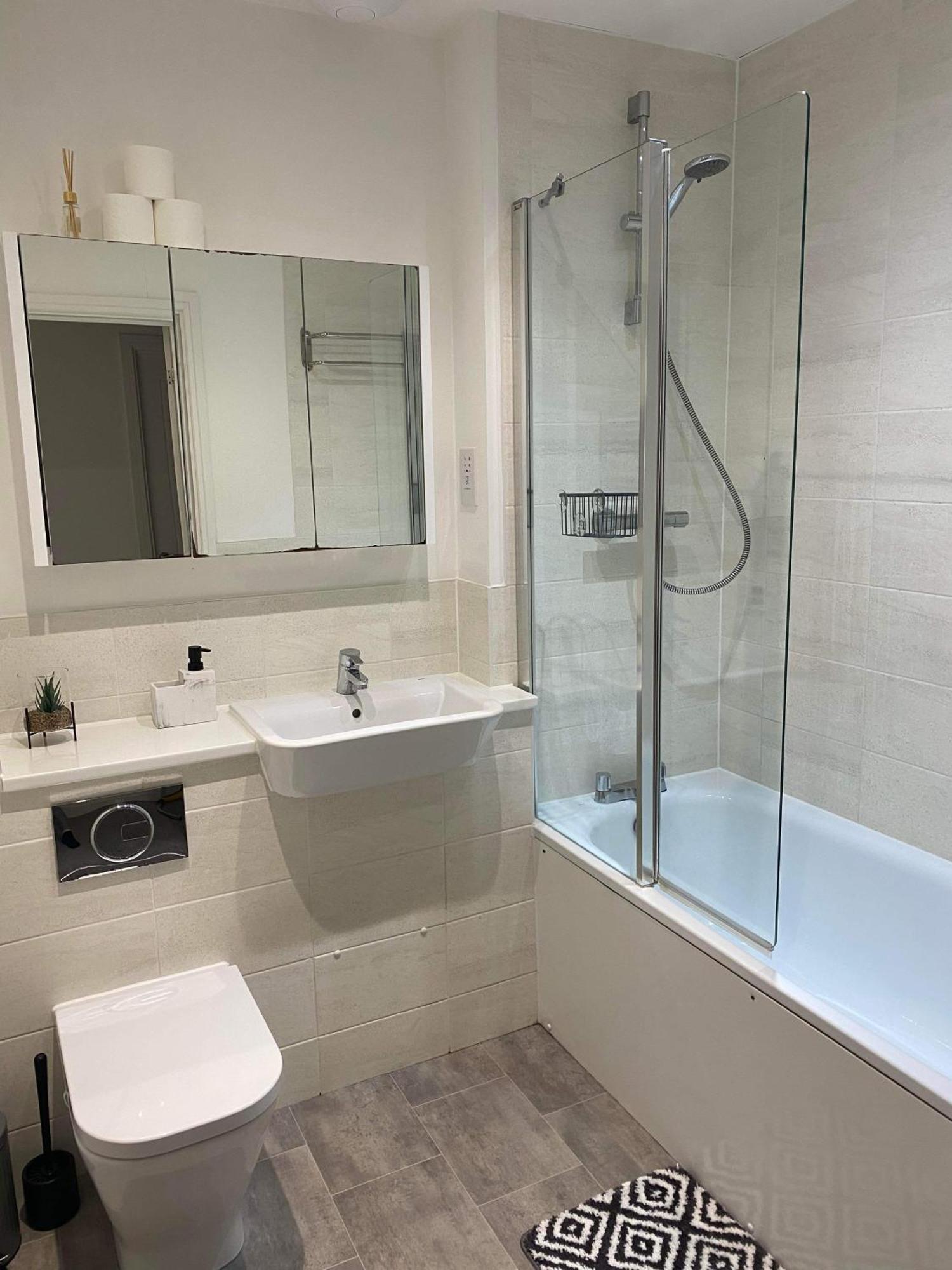 Crawley 2Bed Apartament Close To Gatwick Airport Copthorne  Zewnętrze zdjęcie