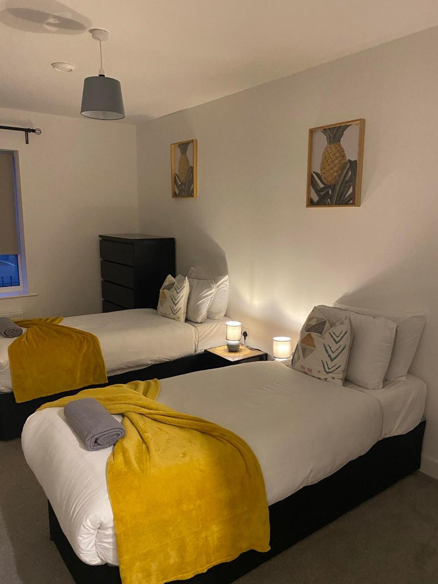 Crawley 2Bed Apartament Close To Gatwick Airport Copthorne  Zewnętrze zdjęcie